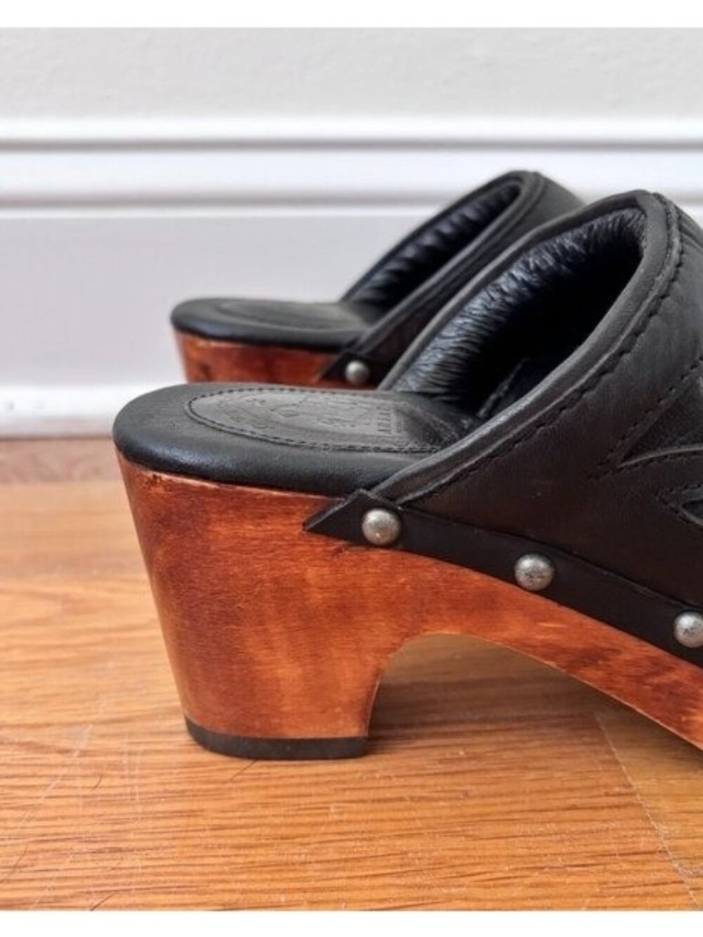 ARIAT MCMXCIII Black Leather Wood Clog Mules Size 6 - Picture 4 of 10